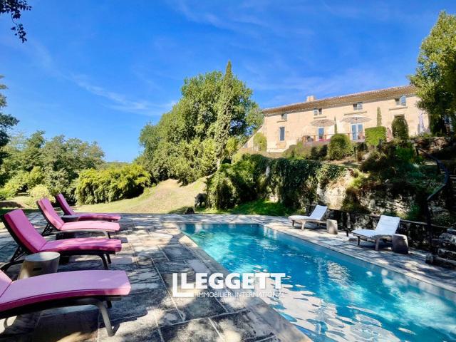 Maison 10 pièces 300 m²