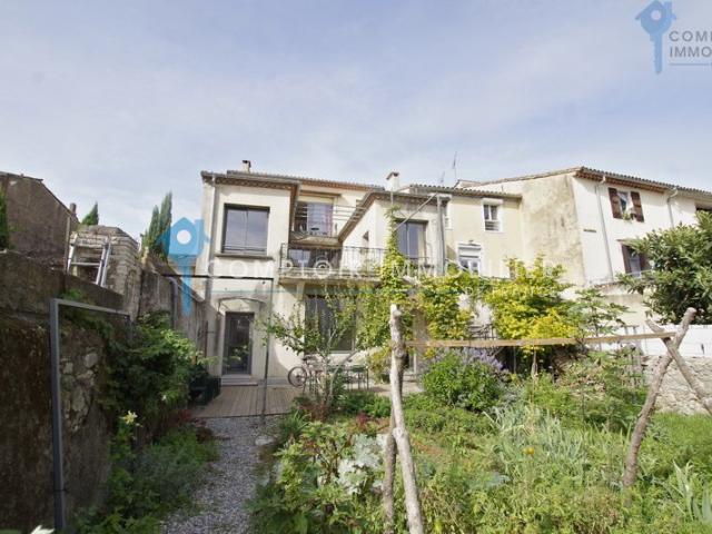 Maison 10 pièces 300 m²