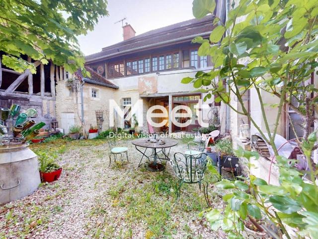 Maison 10 pièces 300 m²