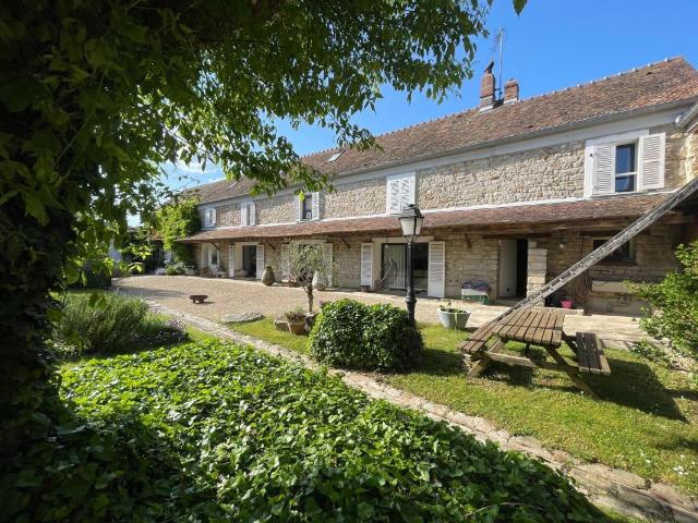 Maison 10 pièces 300 m²