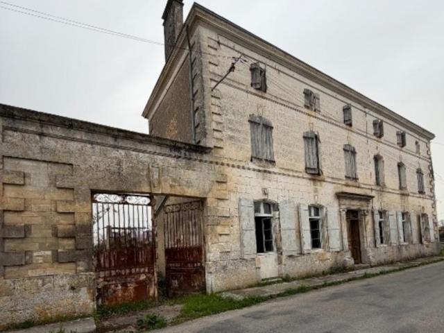 Maison 10 pièces 300 m²