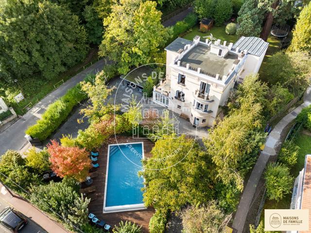 Maison 10 pièces 300 m²