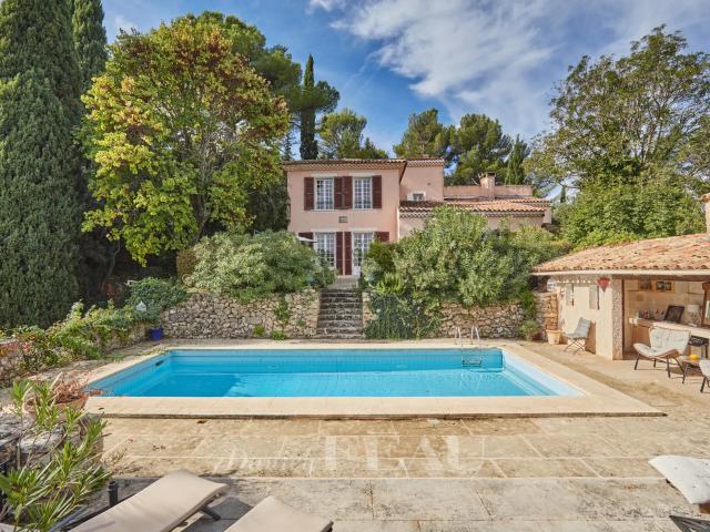 Maison 10 pièces 295 m²