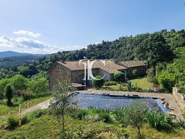 Maison 10 pièces 300 m²