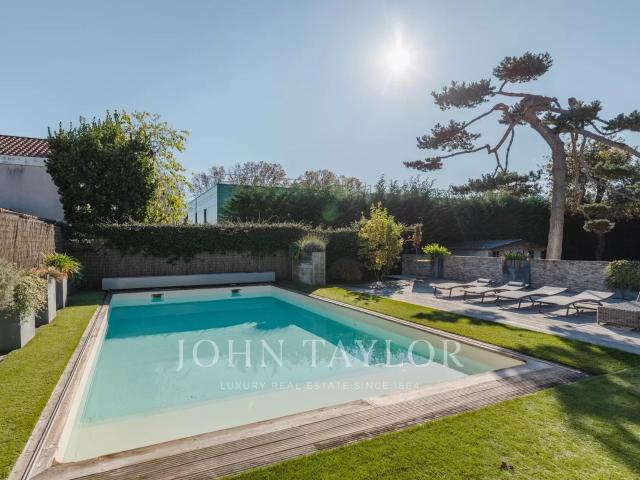 Maison 10 pièces 300 m²