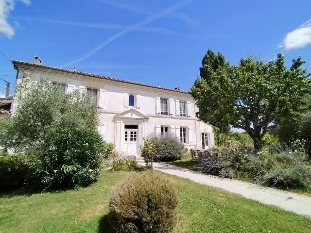 Maison 10 pièces 300 m²