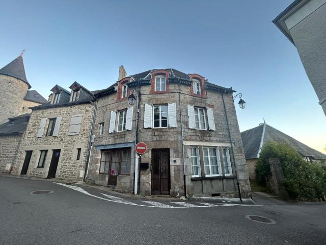 Maison 10 pièces 300 m²