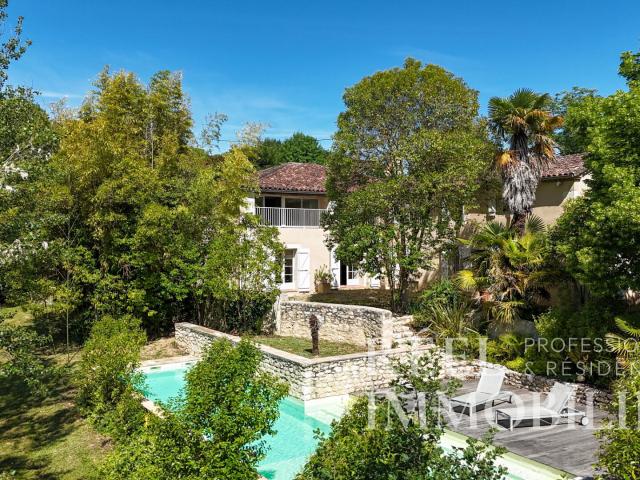 Maison 10 pièces 300 m²