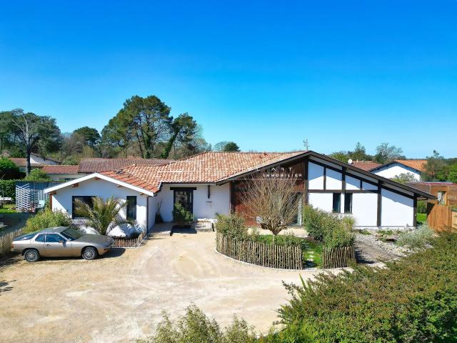 Maison 10 pièces 300 m²