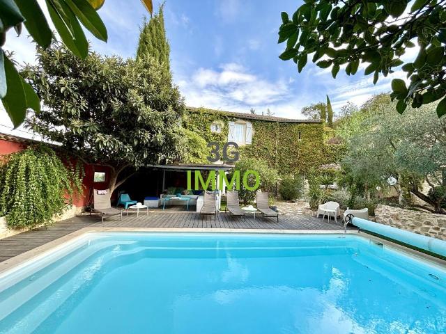 Maison 10 pièces 300 m²