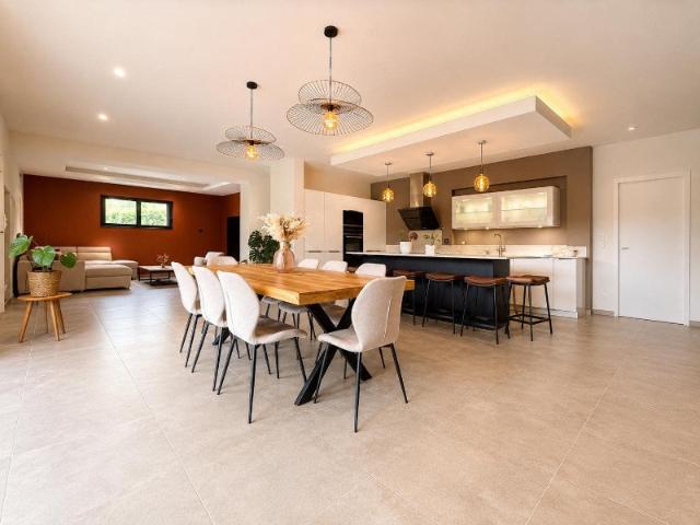 Maison 10 pièces 300 m²