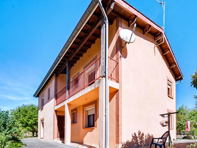 Maison 10 pièces 300 m²