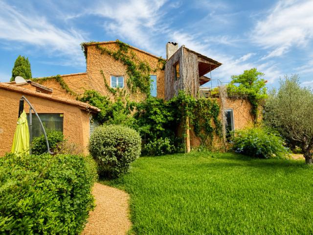 Maison 10 pièces 300 m²