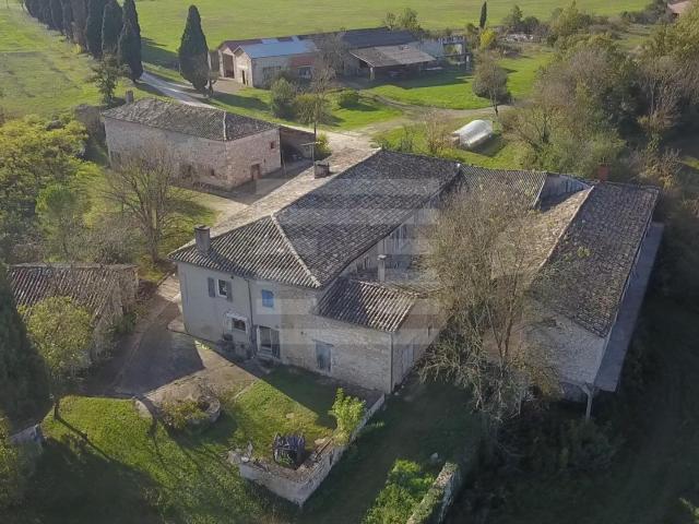 Maison 10 pièces 300 m²