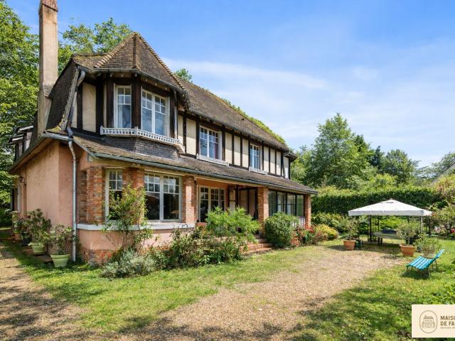 Maison 10 pièces 300 m²