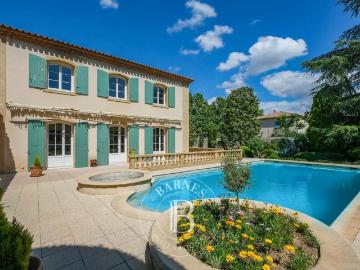 Maison 10 pièces 300 m²