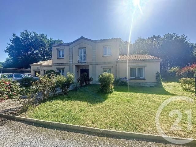 Maison 10 pièces 300 m²