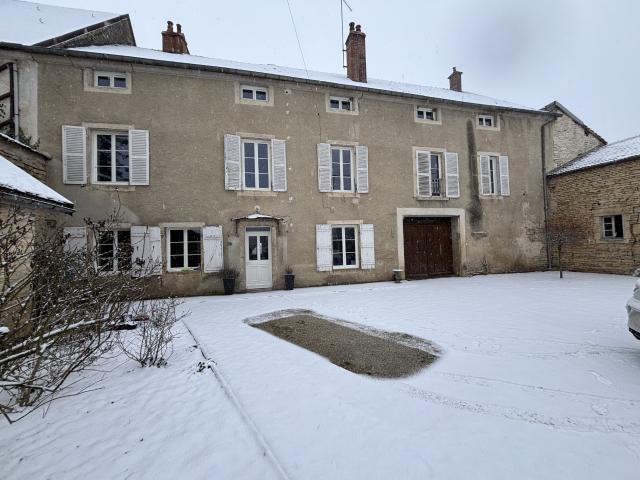 Maison 10 pièces 300 m²