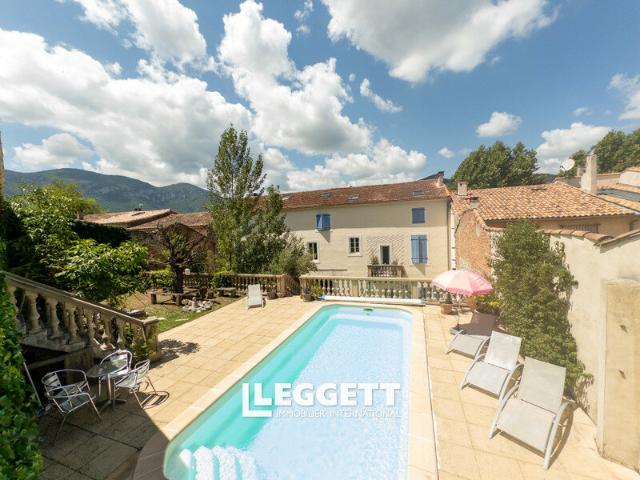 Maison 10 pièces 300 m²