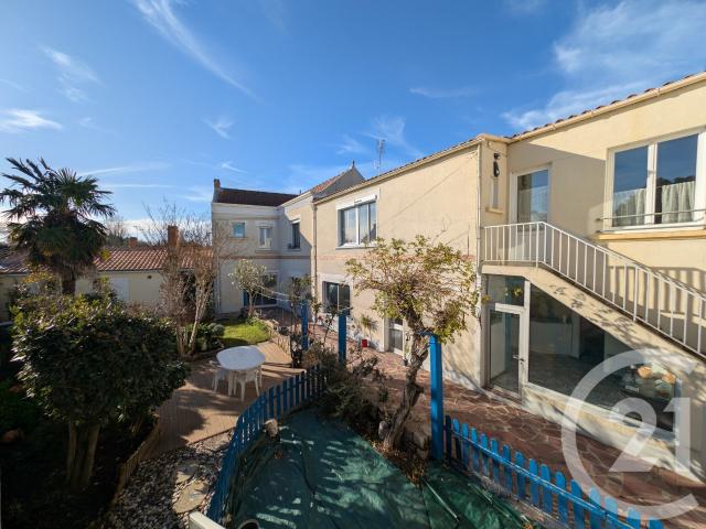 Maison 10 pièces 300 m²