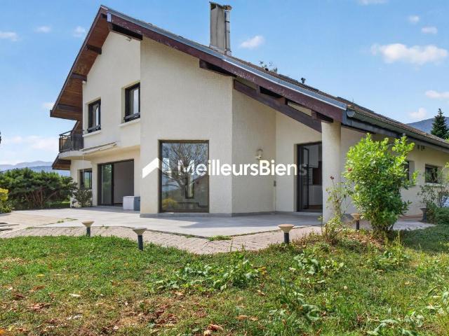 Maison 10 pièces 300 m²