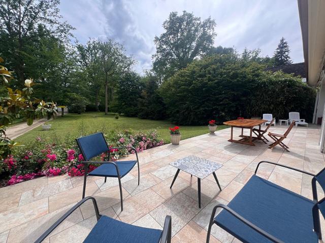 Maison 10 pièces 300 m²