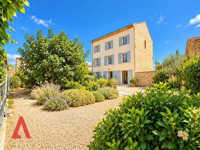 Maison 10 pièces 300 m²