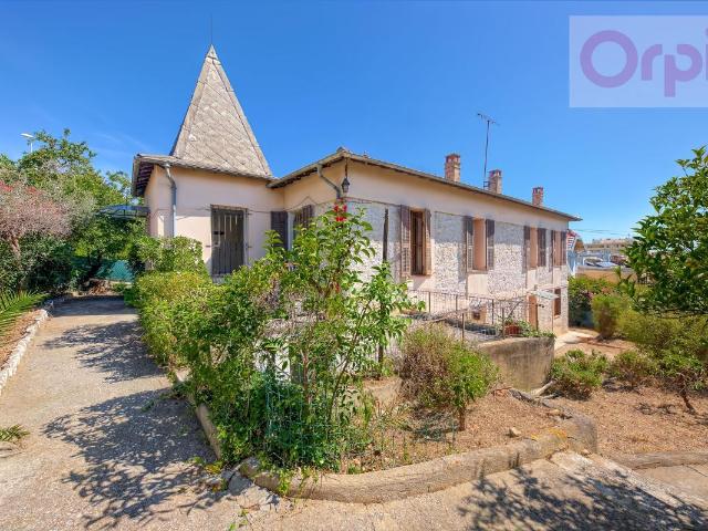 Maison 10 pièces 301 m²