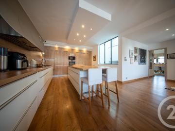 Maison 10 pièces 302 m²