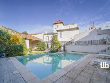 Maison 10 pièces 302 m²