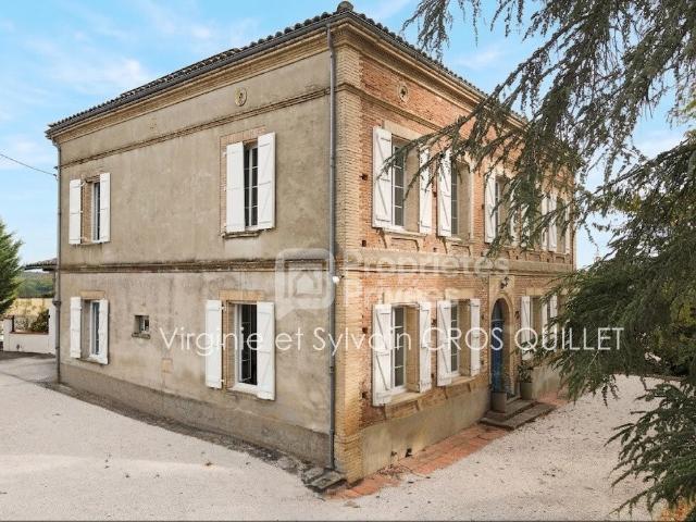 Maison 10 pièces 302 m²