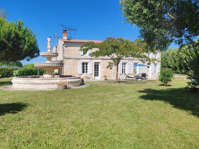 Maison 10 pièces 302 m²