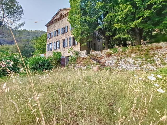 Maison 10 pièces 307 m²
