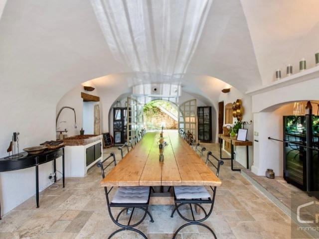 Maison 10 pièces 307 m²
