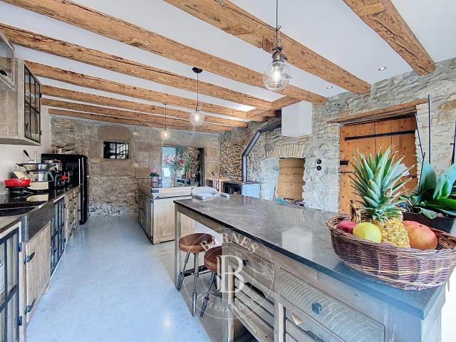Maison 10 pièces 304 m²