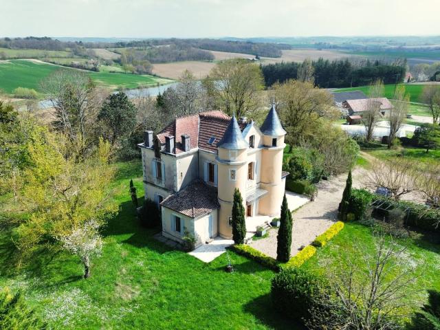 Maison 10 pièces 304 m²