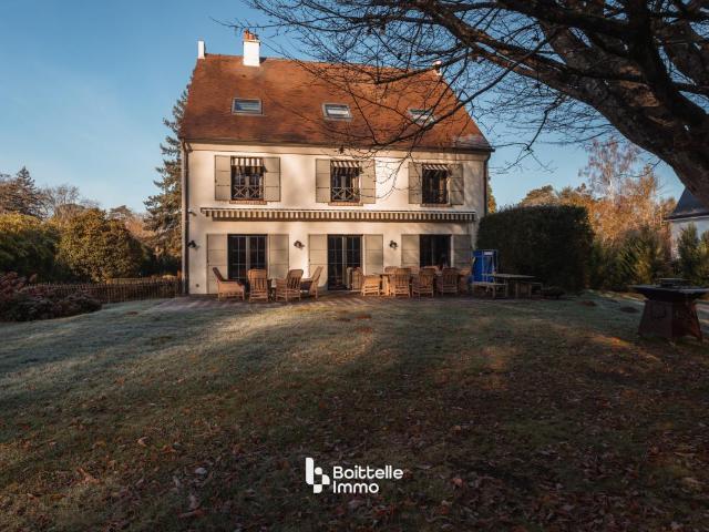 Maison 10 pièces 305 m²