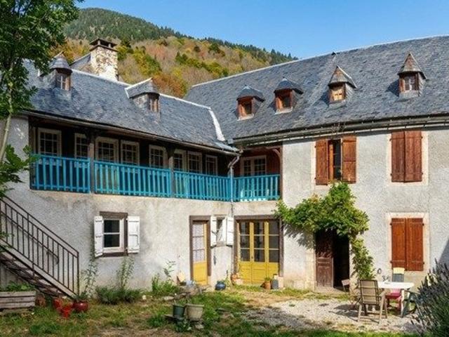 Maison 10 pièces 305 m²