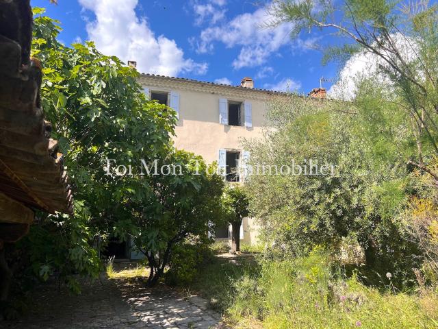 Maison 10 pièces 305 m²