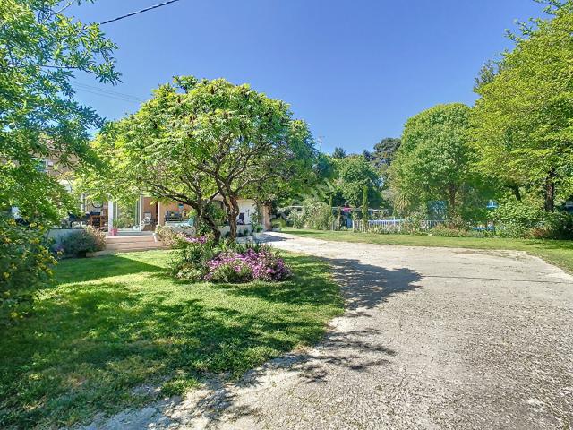 Maison 10 pièces 305 m²