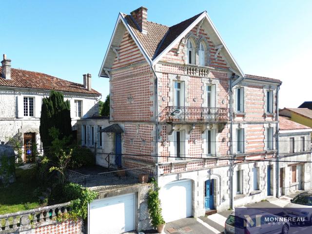 Maison 10 pièces 305 m²