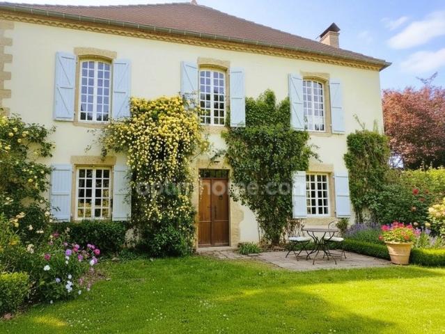 Maison 10 pièces 306 m²