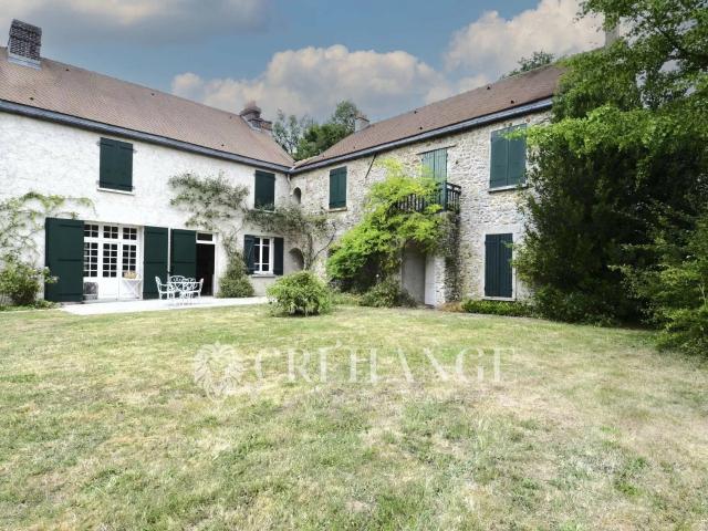 Maison 10 pièces 308 m²