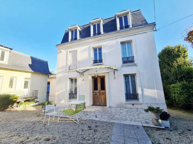 Maison 10 pièces 308 m²