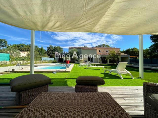 Maison 10 pièces 309 m²