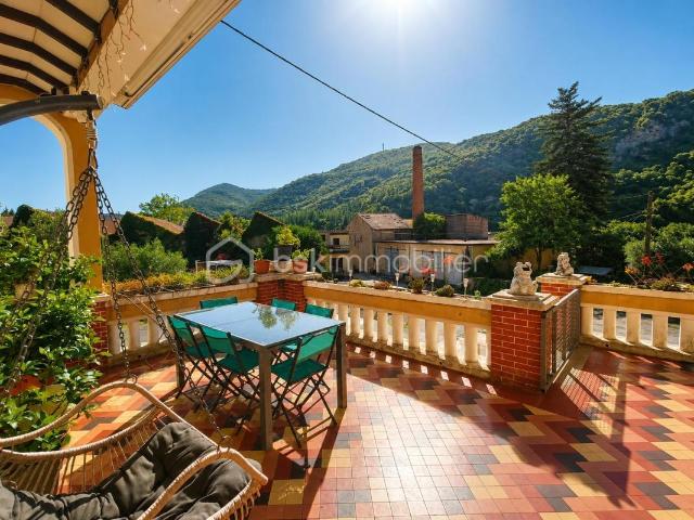 Maison 10 pièces 313 m²