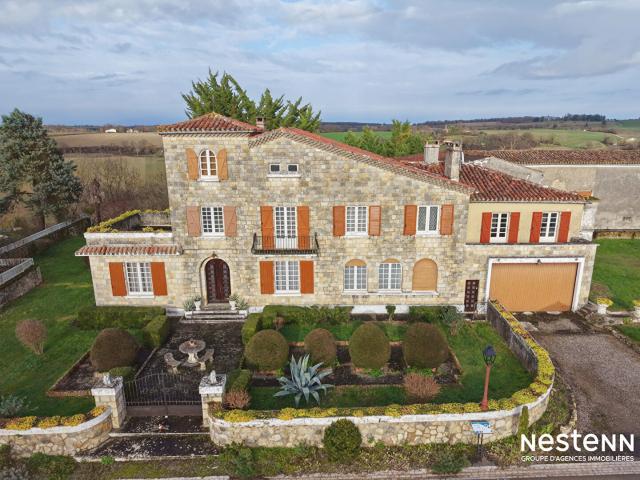 Maison 10 pièces 313 m²