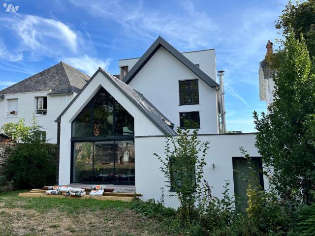 Maison 10 pièces 310 m²