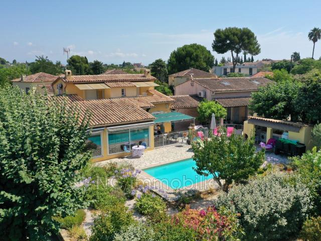Maison 10 pièces 310 m²