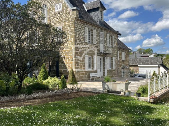 Maison 10 pièces 310 m²